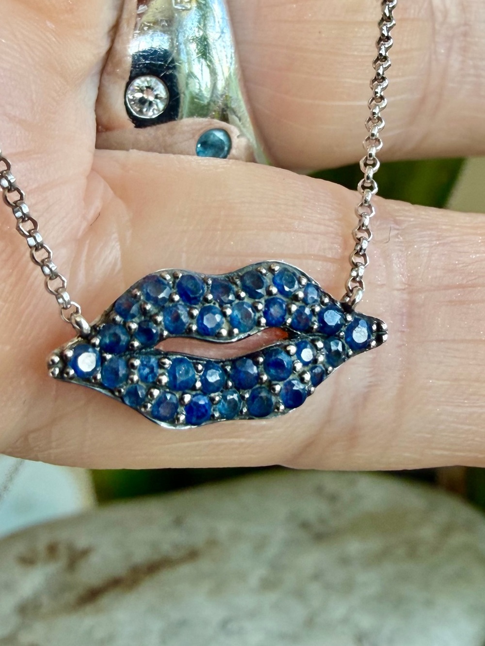 14 karat gold and blue sapphire lip necklace